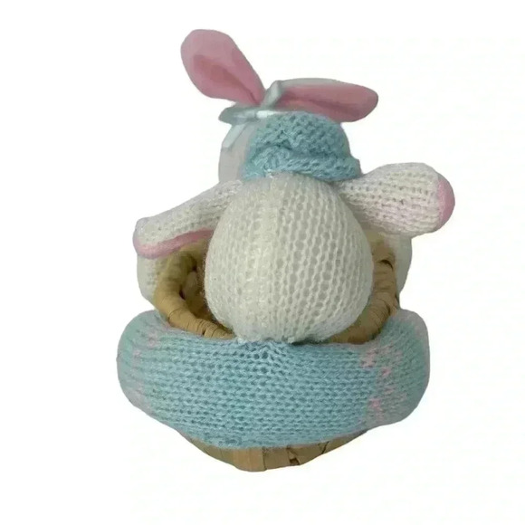 VINTAGE EASTER RATTAN WEAVED BASKET PLUSH KNIT BUNNIES HOLDING BASKET 6” - Picture 5 of 14